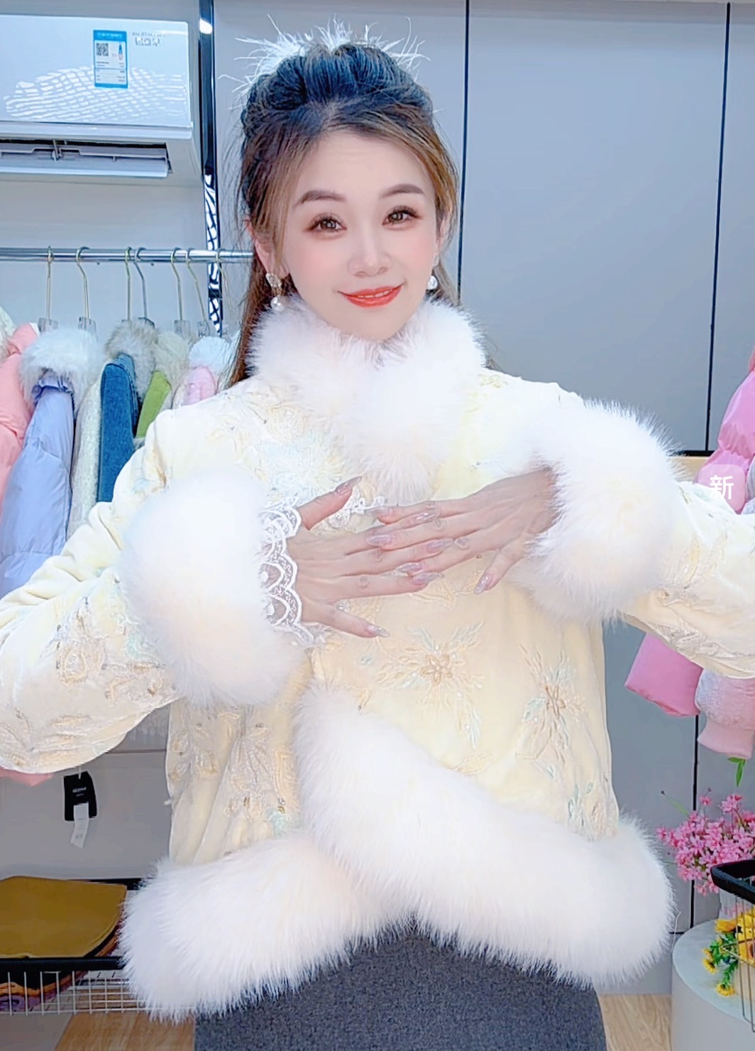 500#（绣花）时尚国风毛毛外套