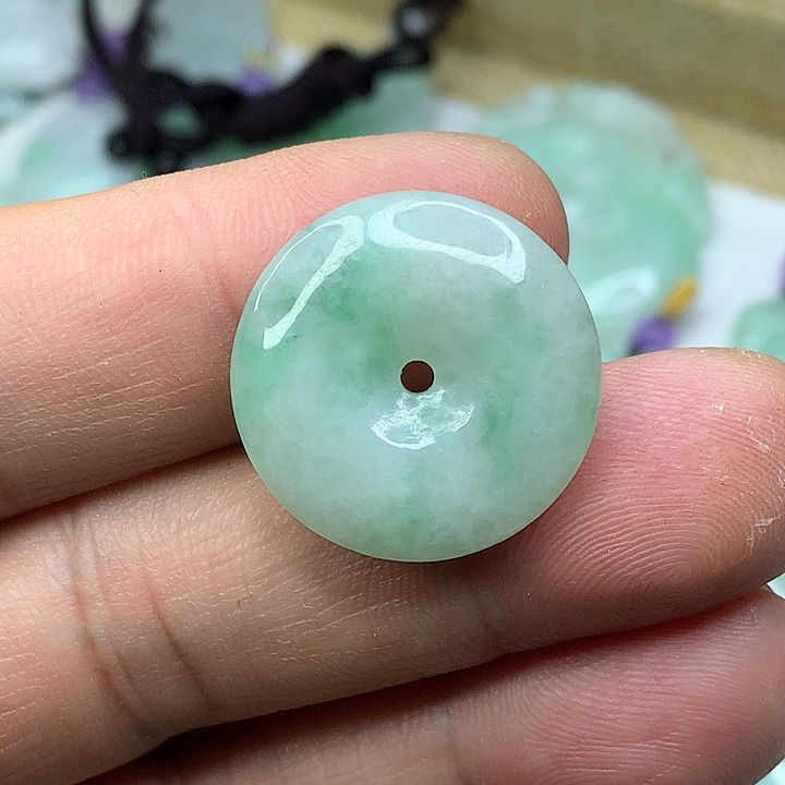 翡翠吊坠(赠链)未镶嵌