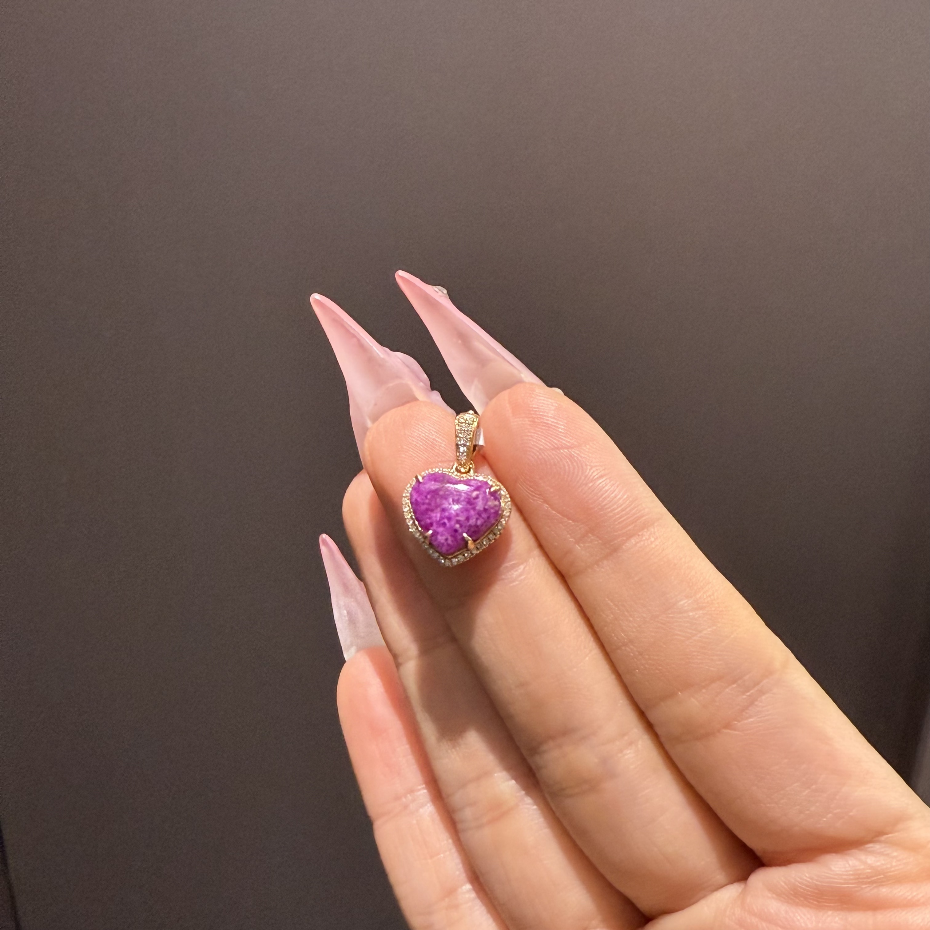 18K天然舒俱来爱心吊坠