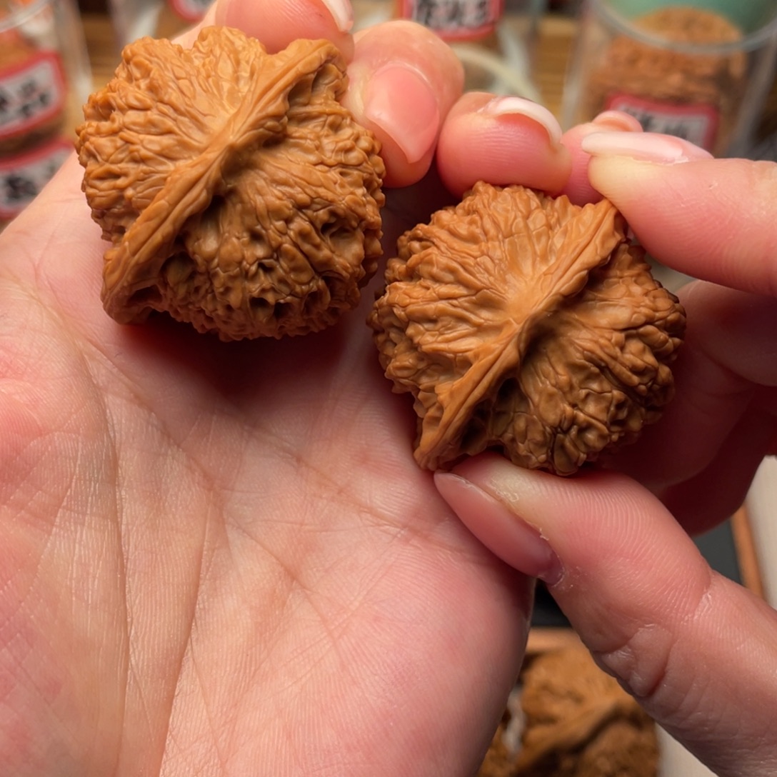 王***磊把件桃核全品血麒麟39