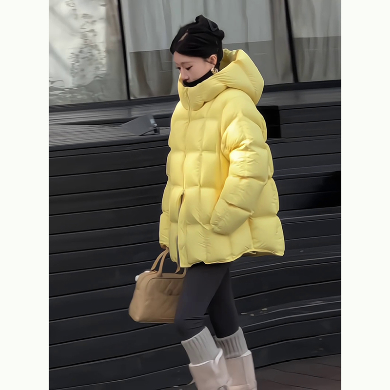 云朵泡芙黄色短款羽绒服女2025冬季新款小个子90白鸭绒连帽面包服