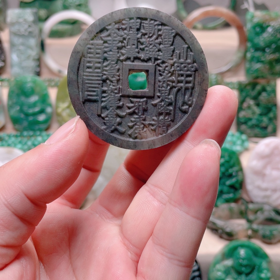 独山玉未镶嵌颈饰