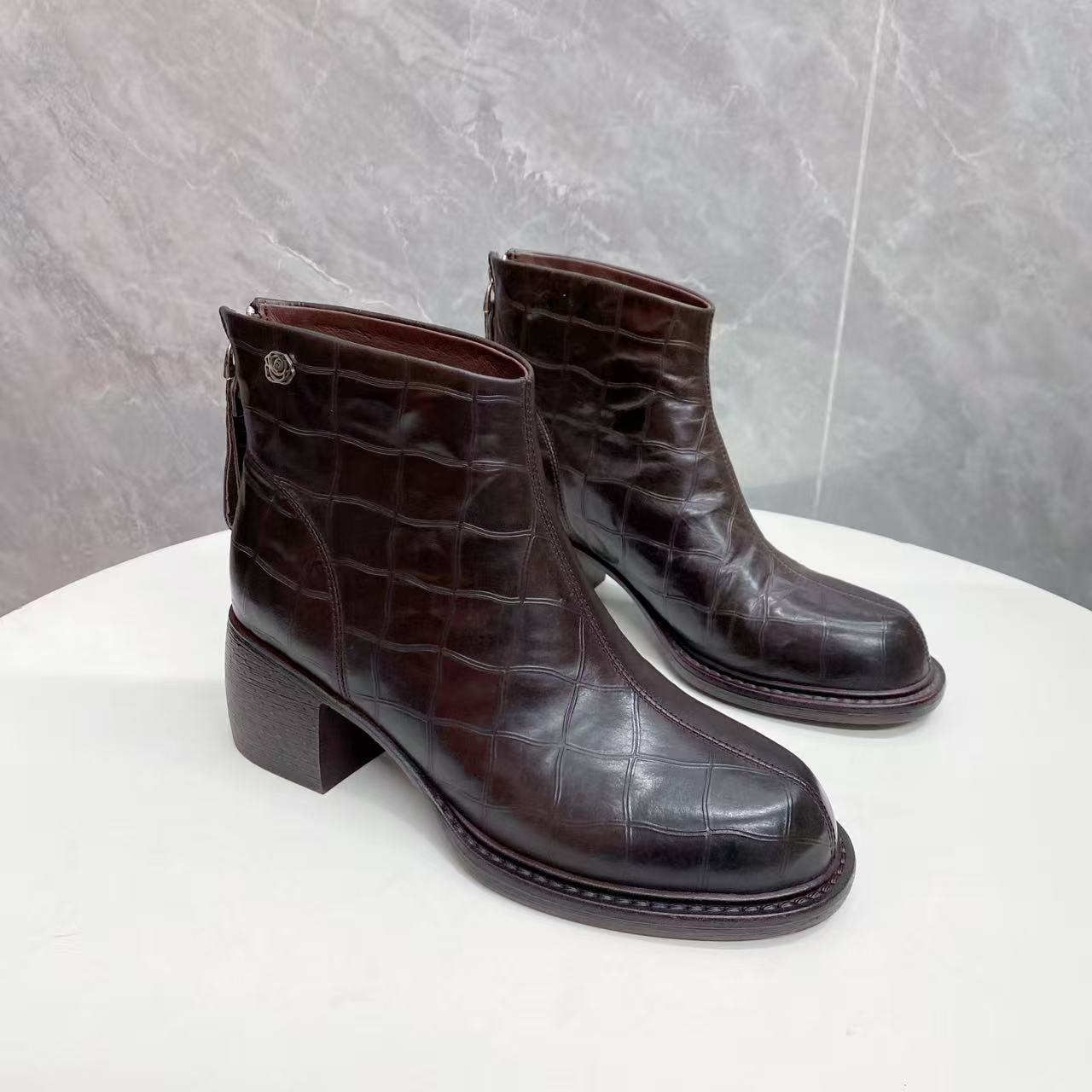 C9719 棕色  时尚秋冬后拉链2025新款女真皮时装短靴 