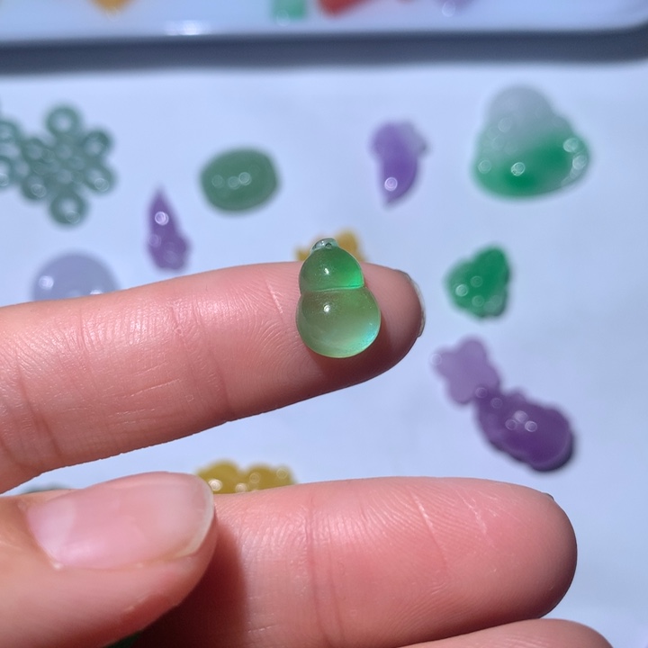 萱***翡翠未镶嵌颈饰挂件