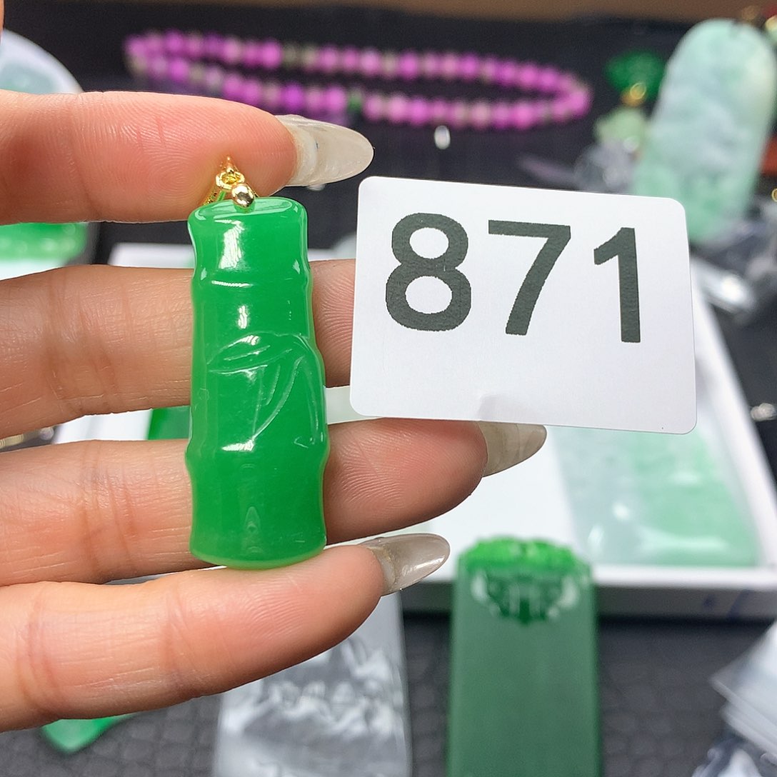 翡翠吊坠(赠链)未镶嵌