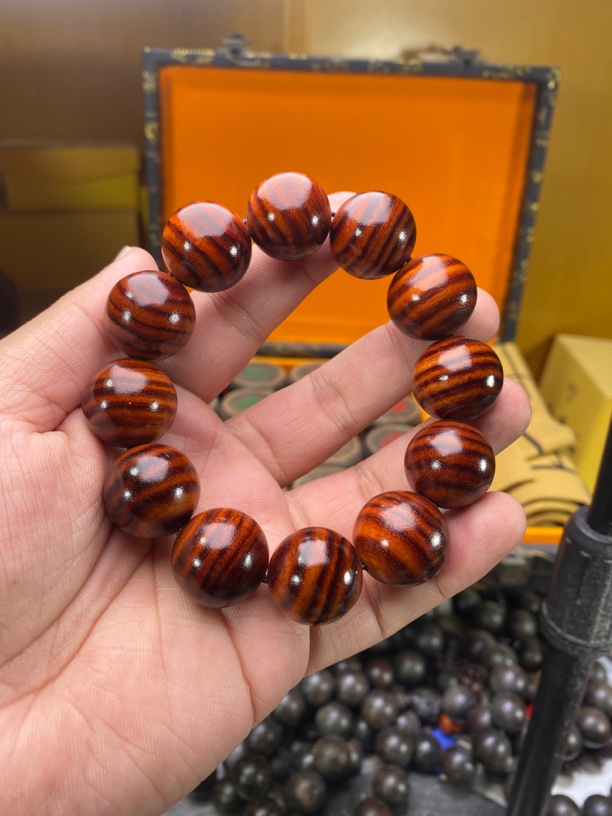 海南黄花梨2.0爆满虎皮水波满纹文玩好物