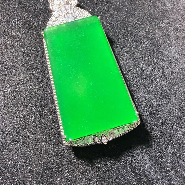 翡翠颈饰银S925镶嵌吊坠