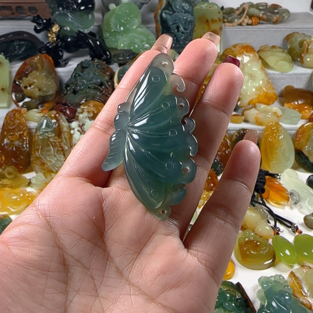 蛇纹石玉颈饰未镶嵌