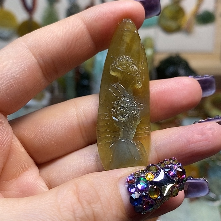 蛇纹石玉吊坠未镶嵌