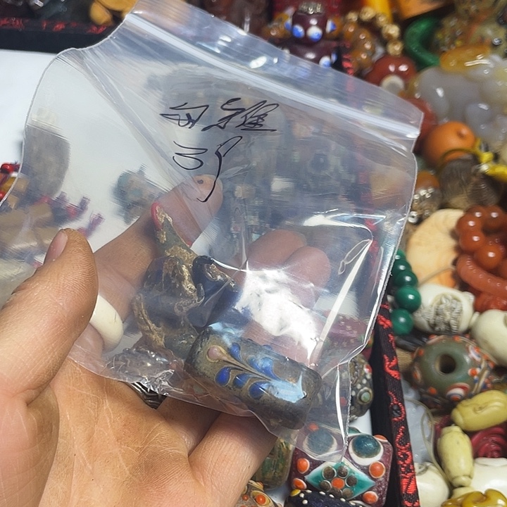 尔***说玻璃颈饰Hhhhhhhhhhh 