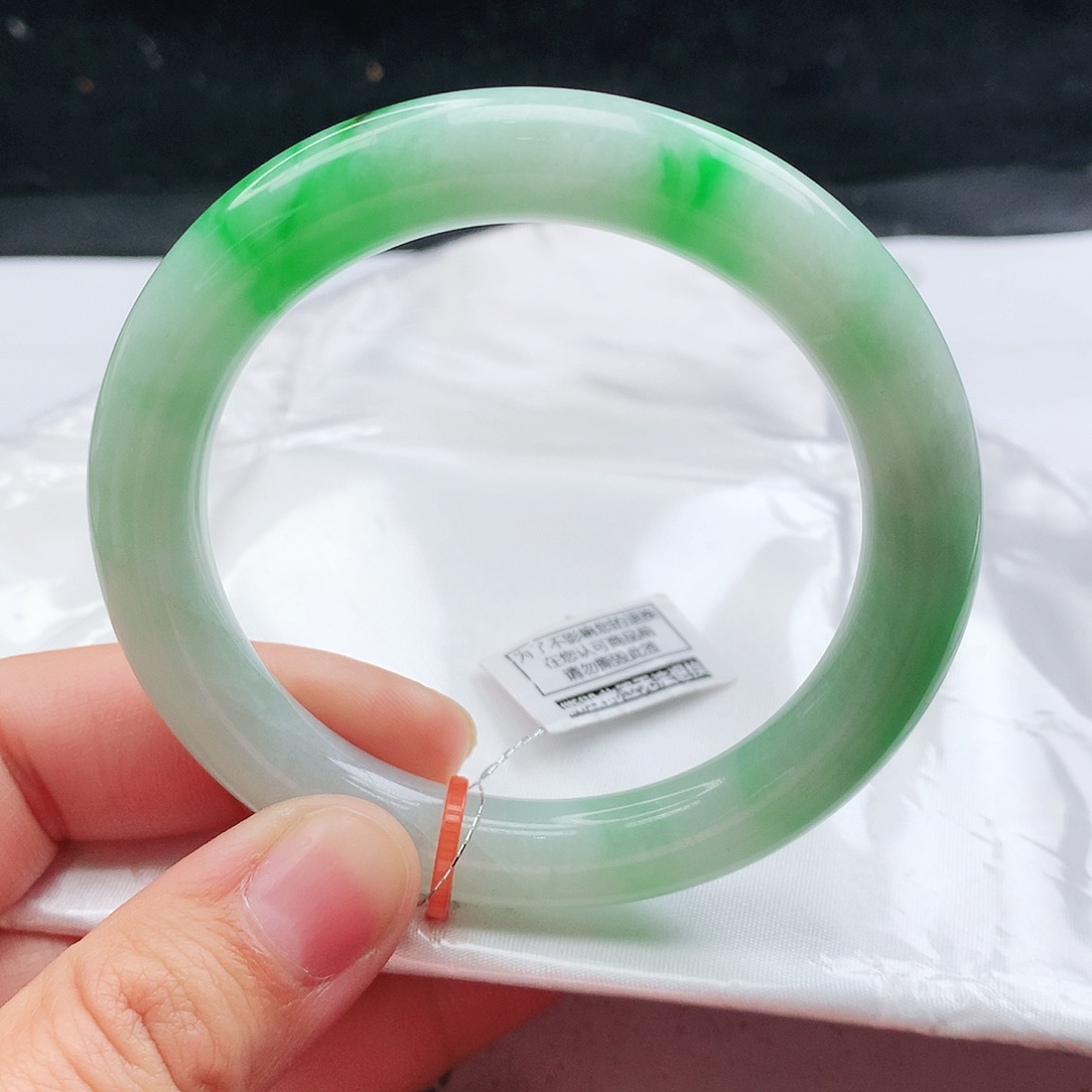 翡翠手镯未镶嵌55.5圈口