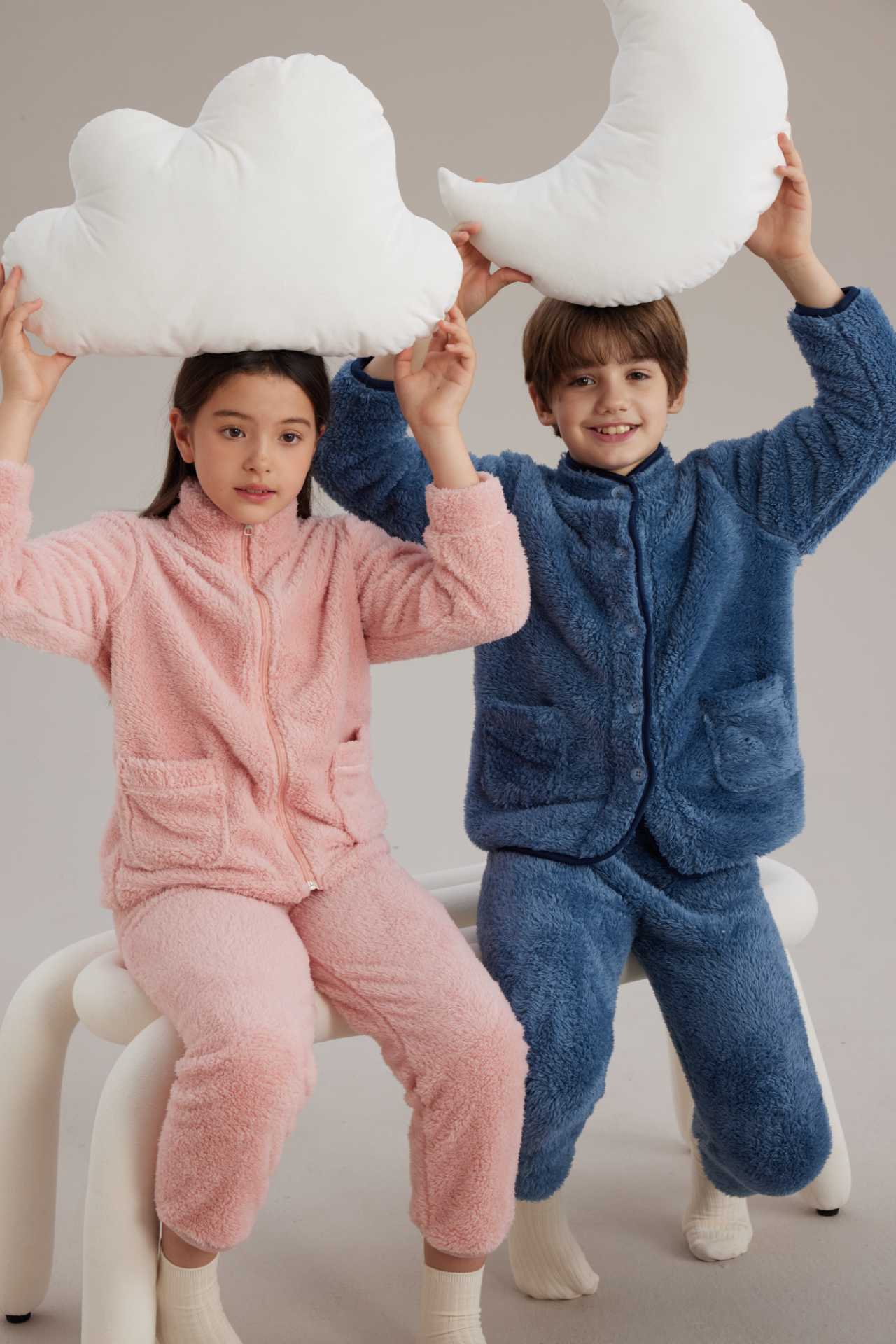 新款秋冬儿童法兰绒睡衣加绒加厚宝宝中大童珊瑚绒家居服睡衣套装