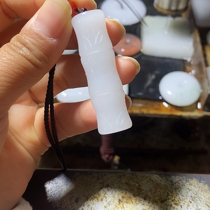 鱼***鹰石英质玉未镶嵌颈饰