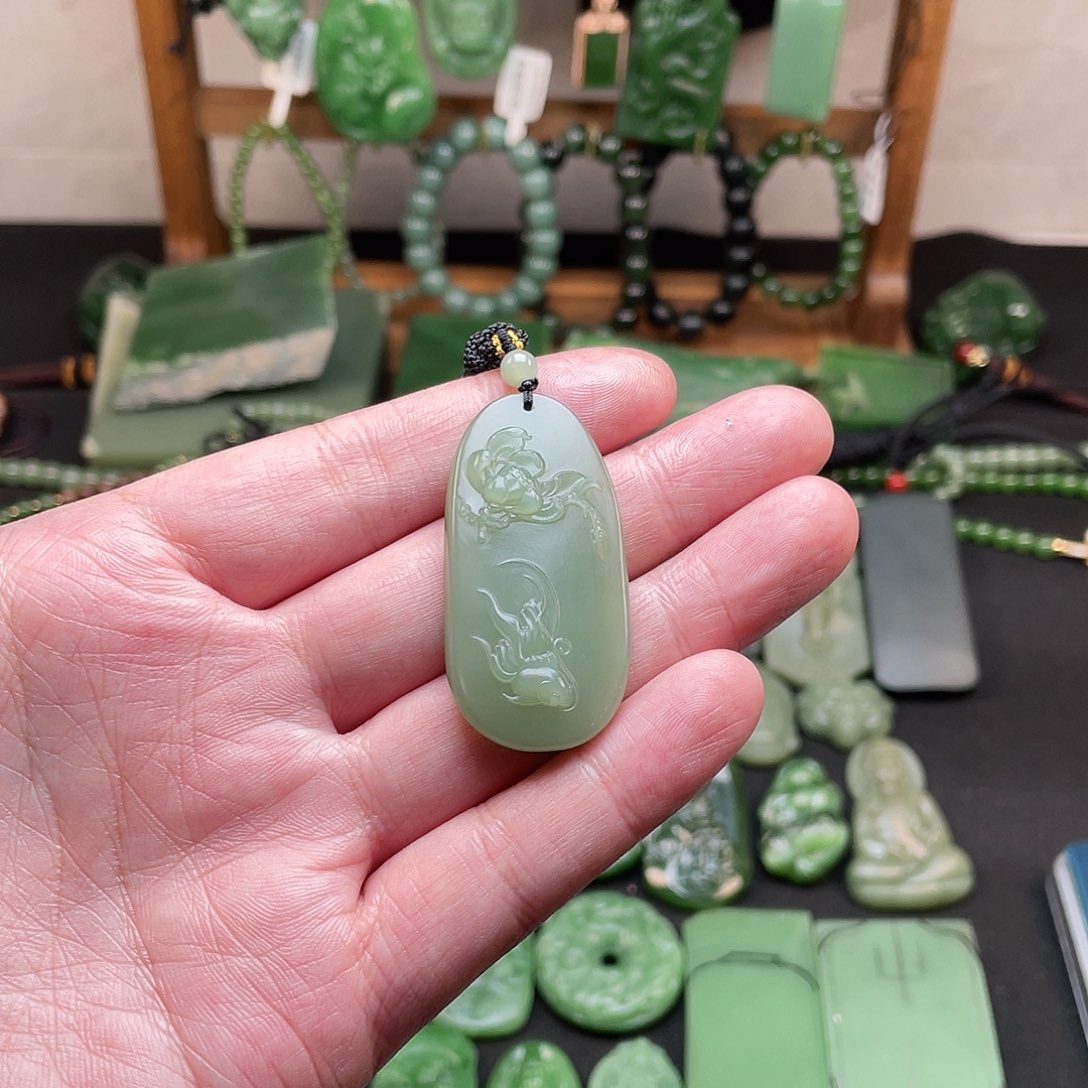 和田玉未镶嵌颈饰