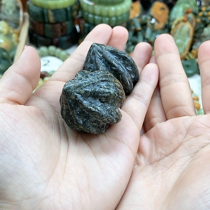 未镶嵌透闪石质玉把件
