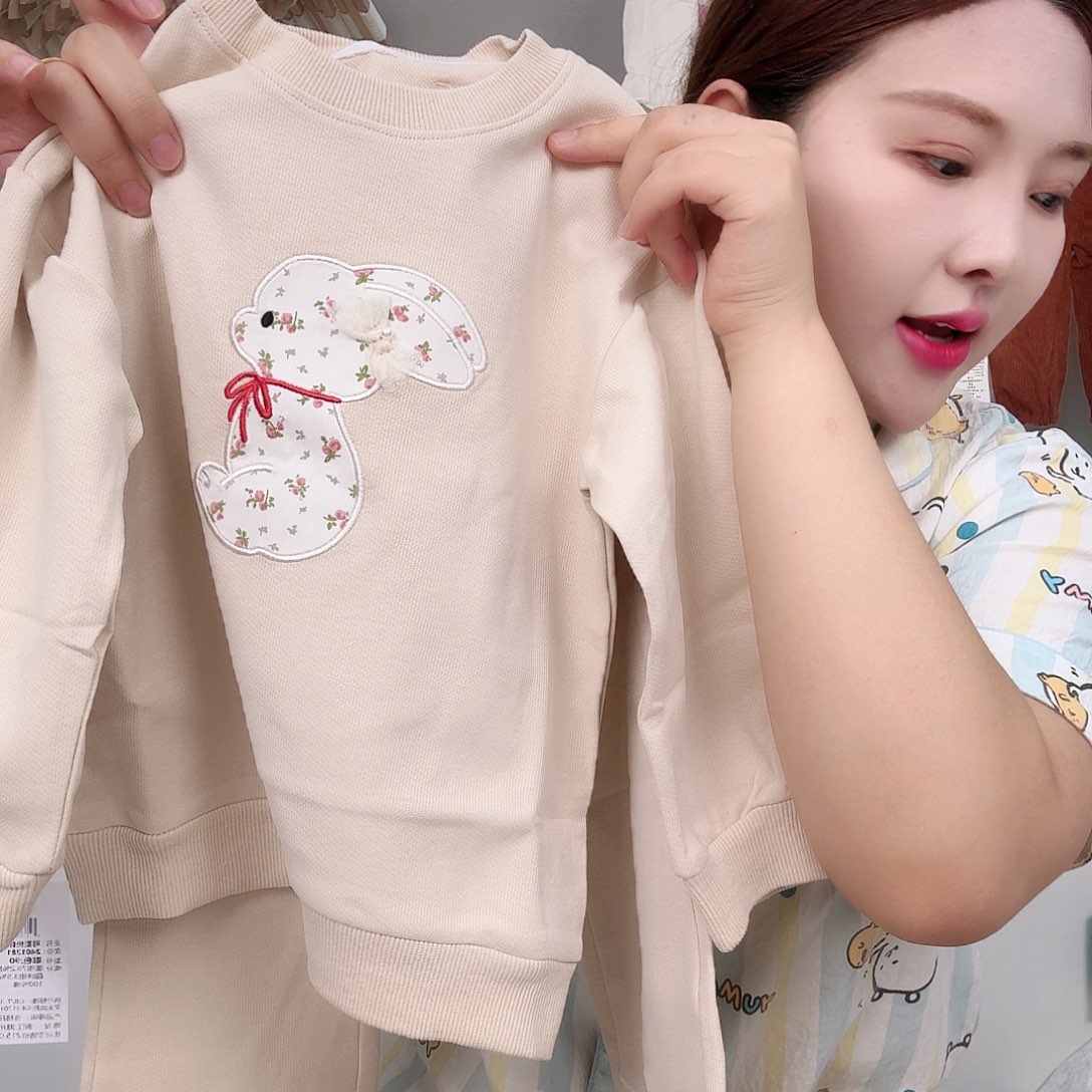 咖色兔子休闲套装90哈哈哈