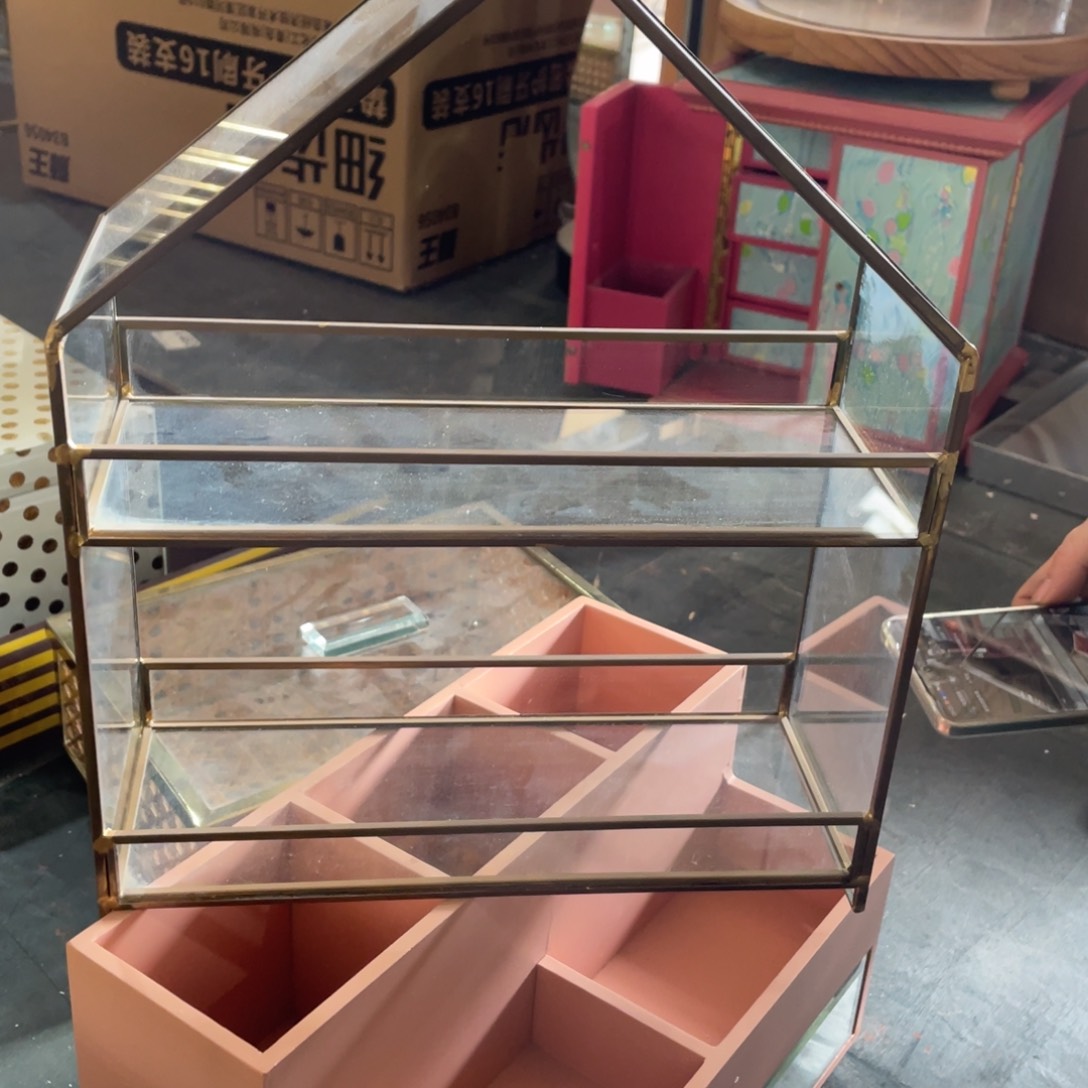 陶瓷花瓶，仿真绿植。