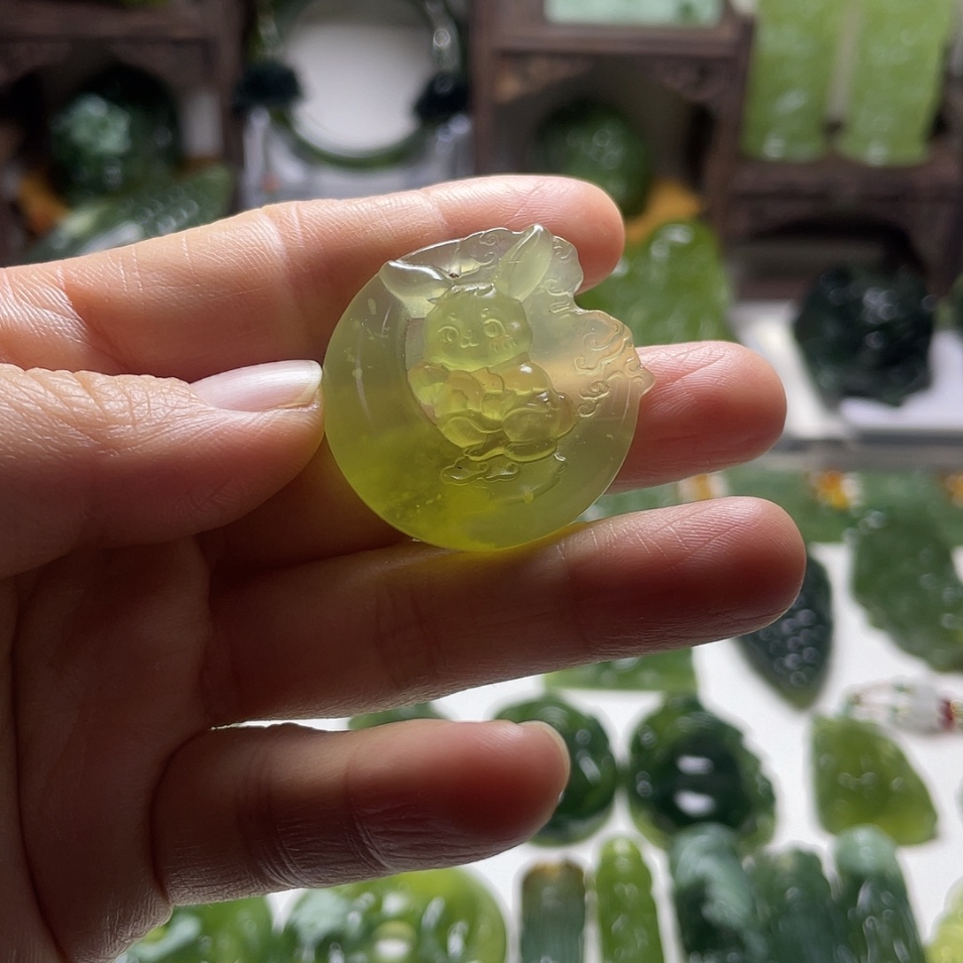 蛇纹石玉未镶嵌颈饰