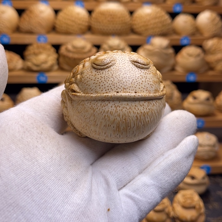 ****竹根雕 精工悟道金蟾