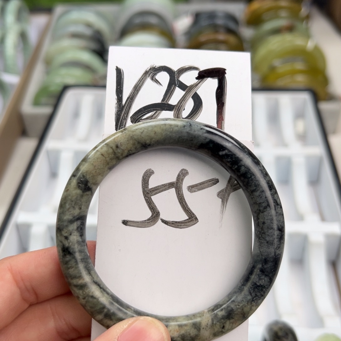 岫玉手镯未镶嵌天然岫玉微瑕