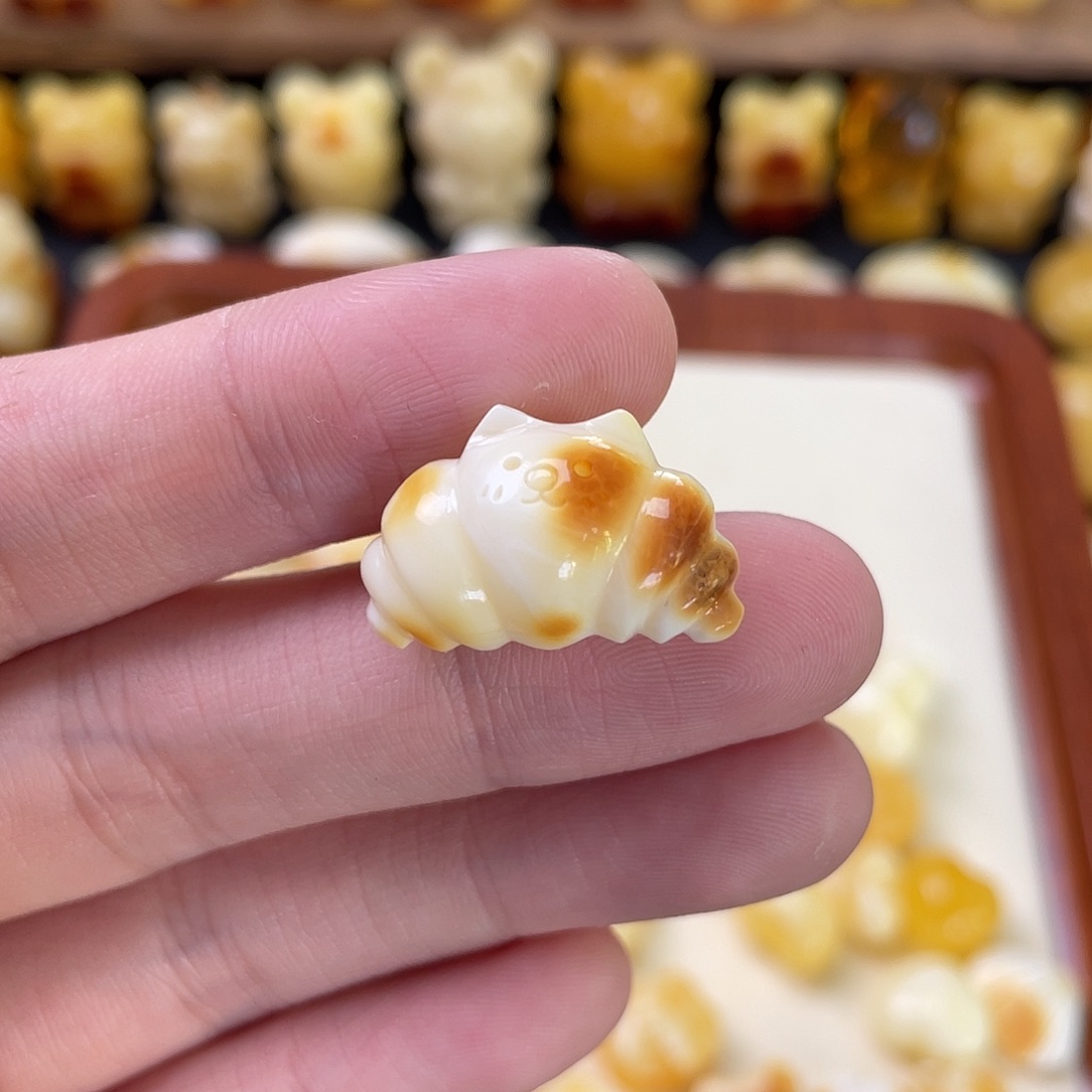琥珀珠宝奇石未镶嵌