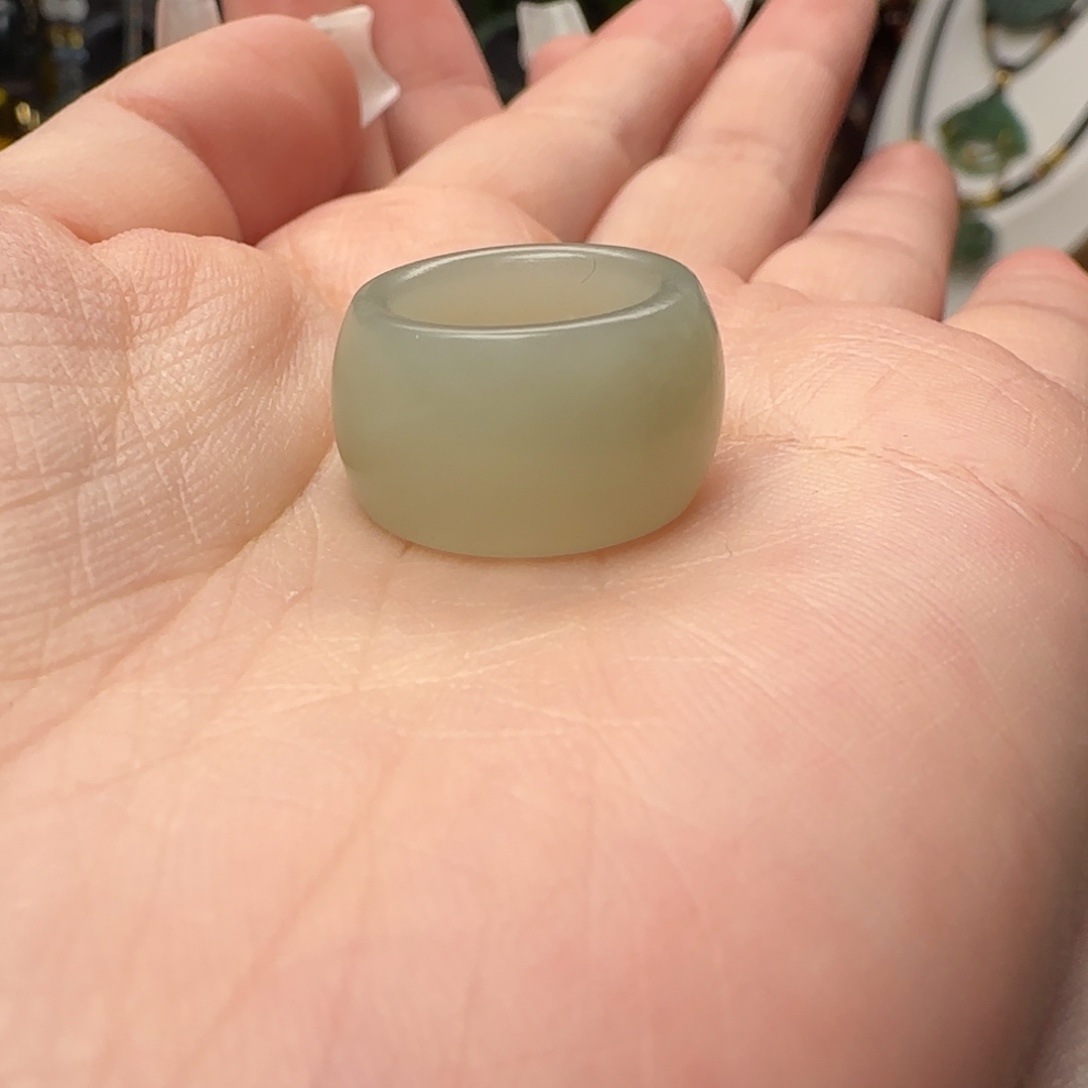 木***.和田玉未镶嵌颈饰