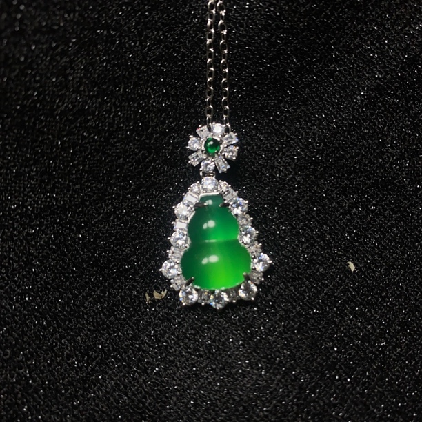 天然玉髓玛瑙葫芦吊坠锁骨链挂件