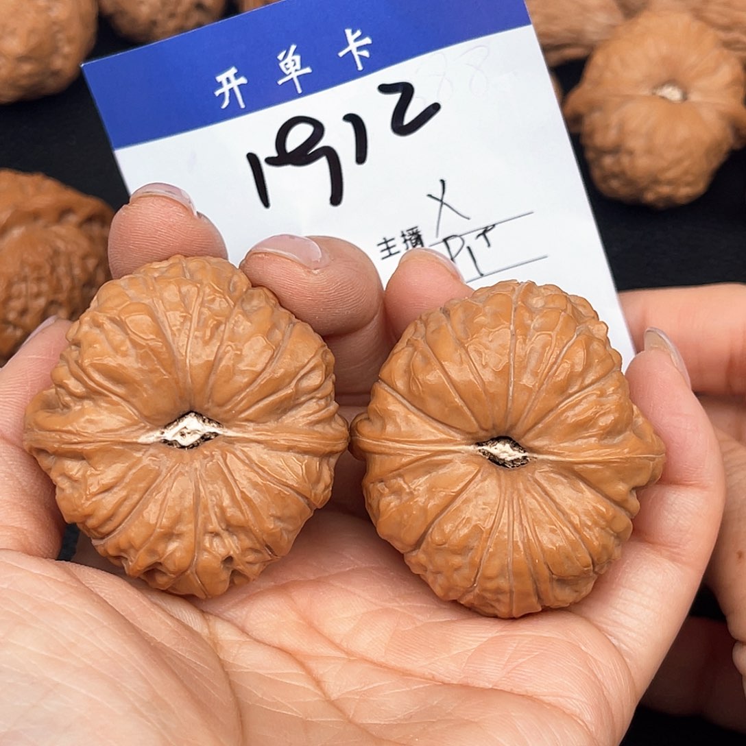 文玩核桃吊坠南瓜墩41尺。 1912