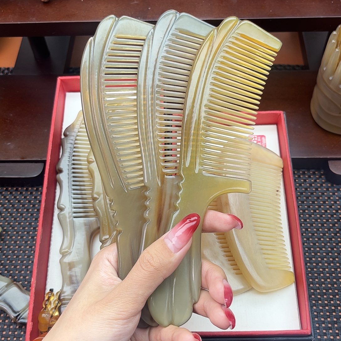 纯手工制作纯牛角梳子