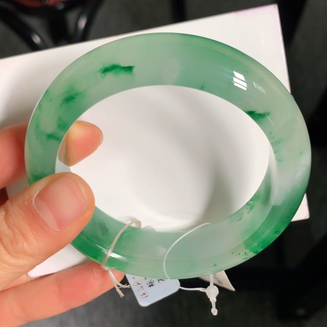 石英质玉（非洲翠）未镶嵌手镯