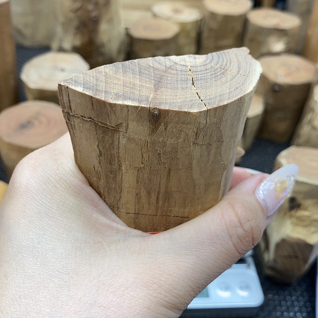 木乐**他老山檀香木料木料