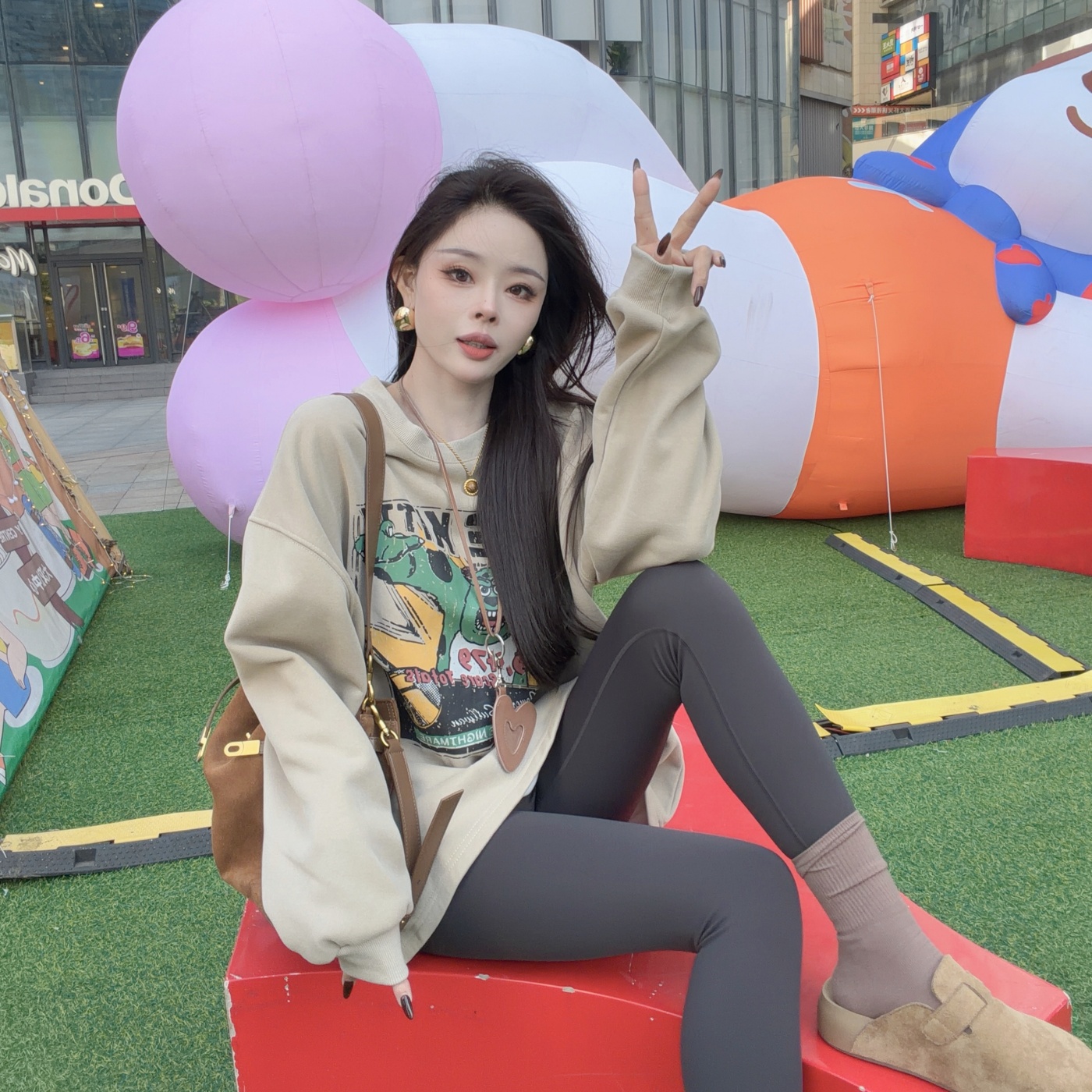 【晓溪服饰】韩版时髦卡通印花圆领松慵懒秋季新款套头卫衣6613