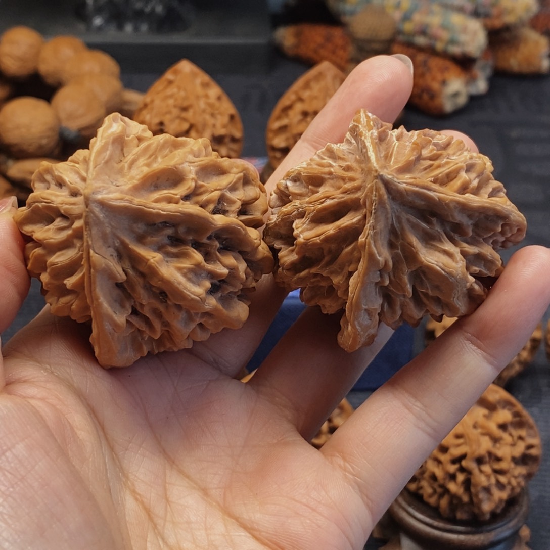 *****吊坠文玩核桃帝王大花三棱44