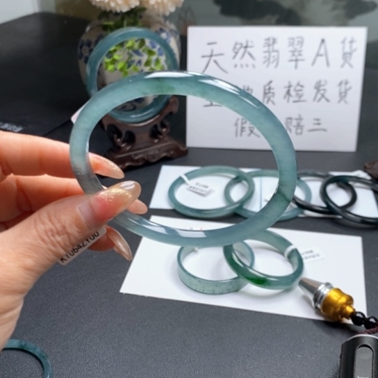 翡翠手镯未镶嵌一*昂68尺寸