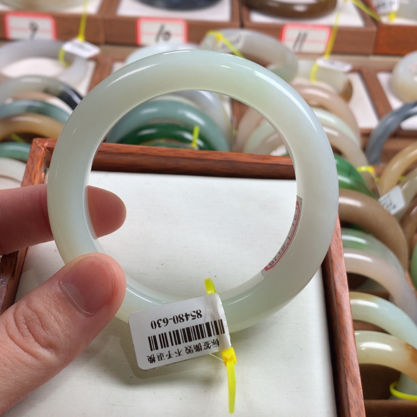 【闪购商品】和田玉手镯未镶嵌57