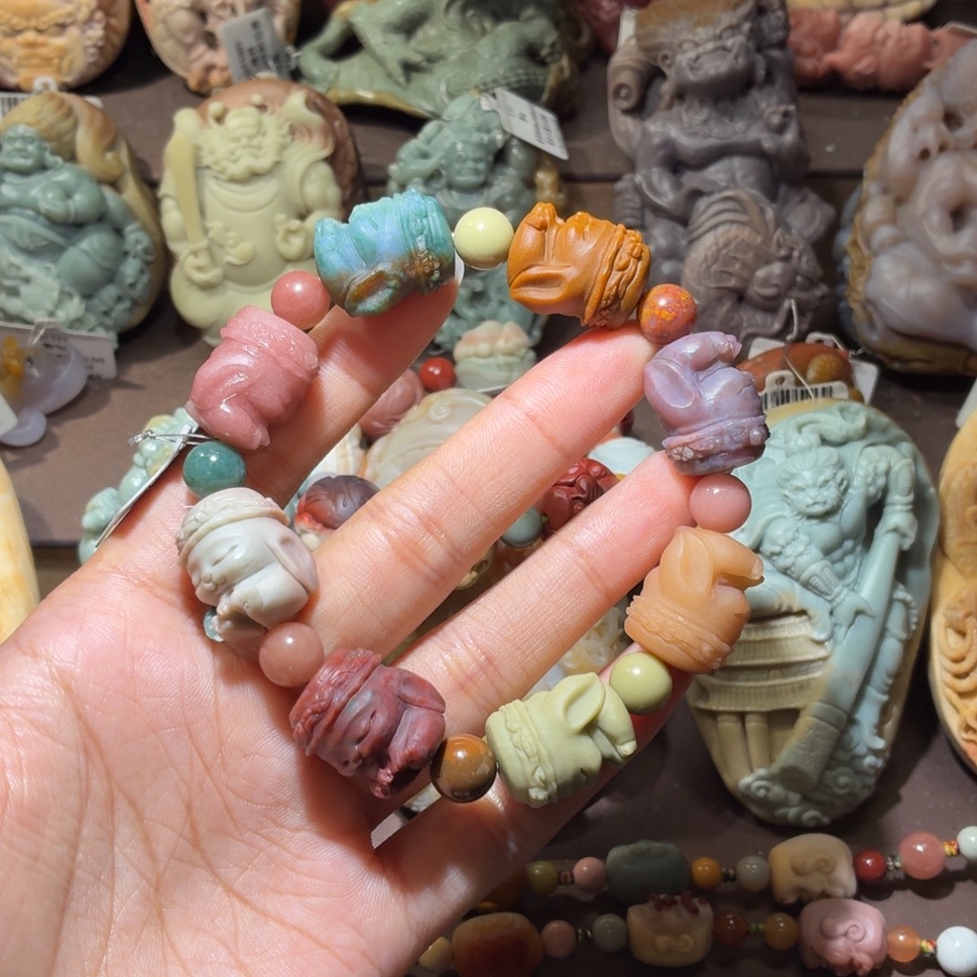 枕***~石英质玉未镶嵌手串