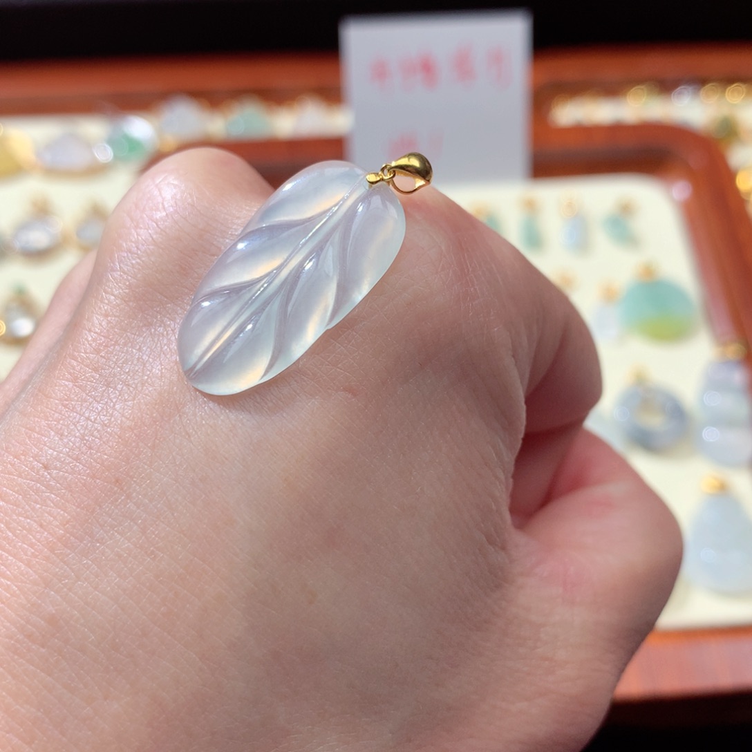 翡翠颈饰18K金镶嵌翡翠