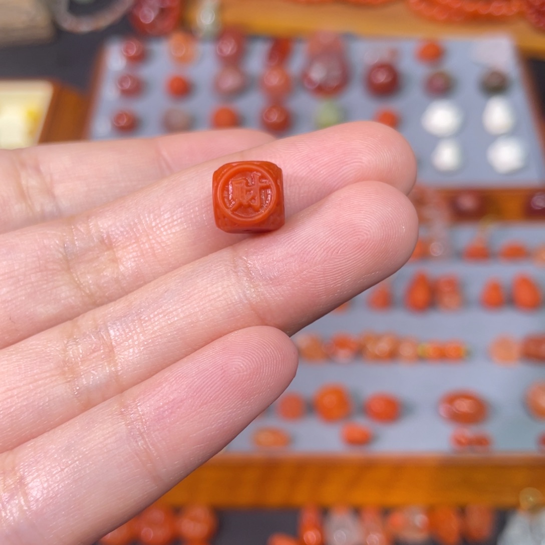 T***r南红玛瑙未镶嵌招财进宝六方珠卡8.7