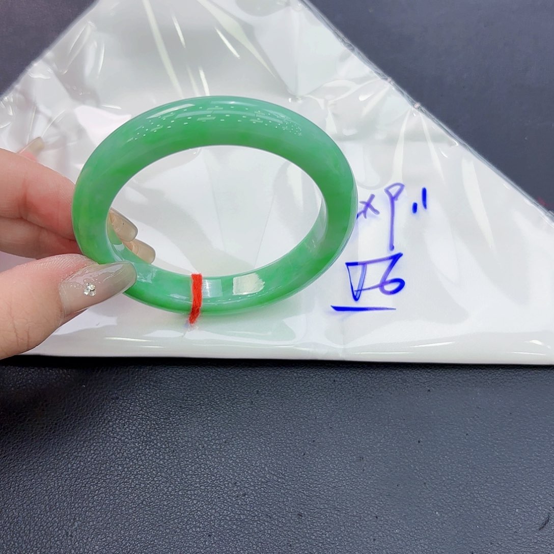 翡翠手镯未镶嵌手镯