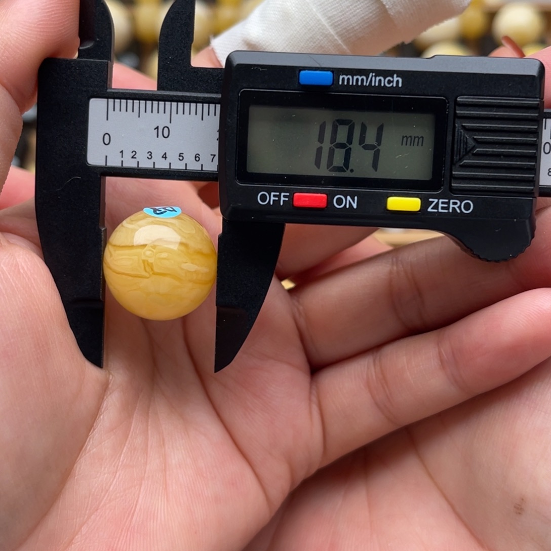 琥珀未镶嵌裸石蜜蜡圆珠笑