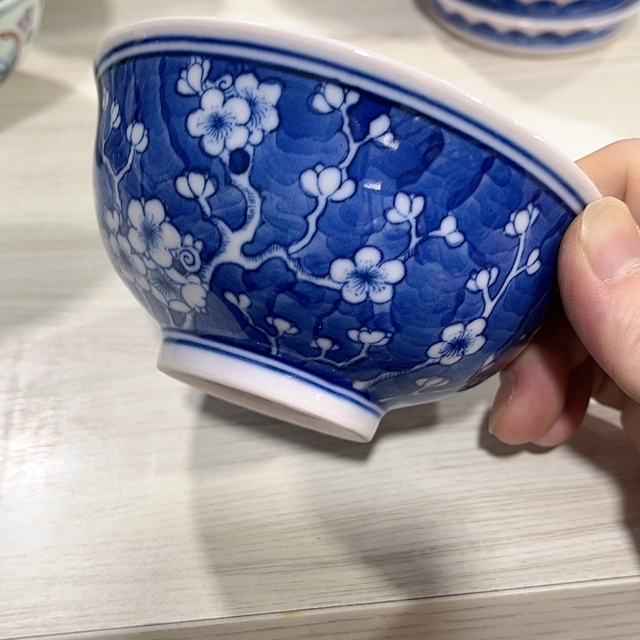 瓷片////直径12.5厘米。红。