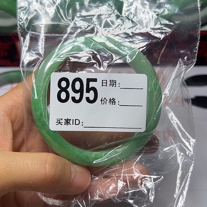 翡翠手镯未镶嵌女