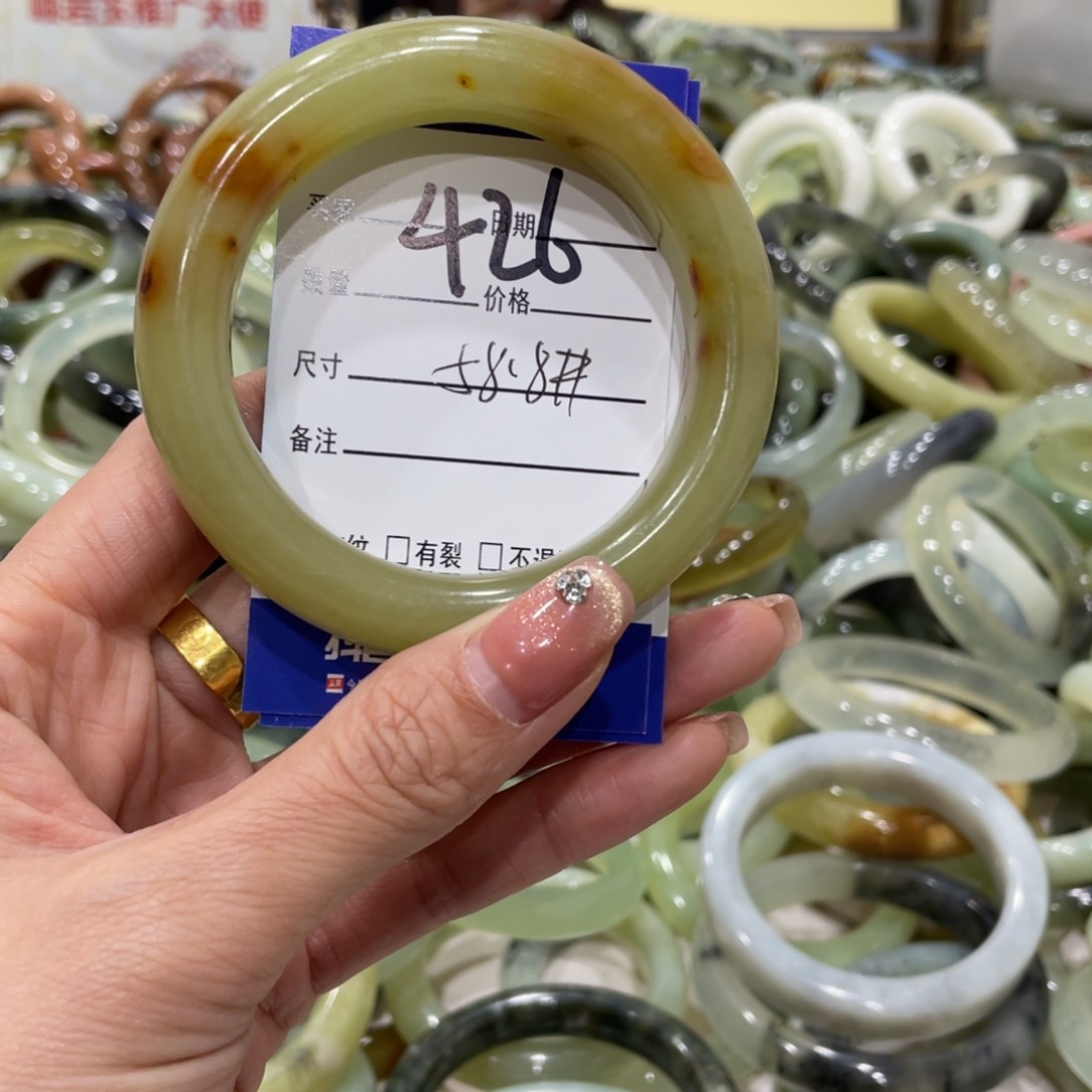 蛇纹石玉手镯未镶嵌