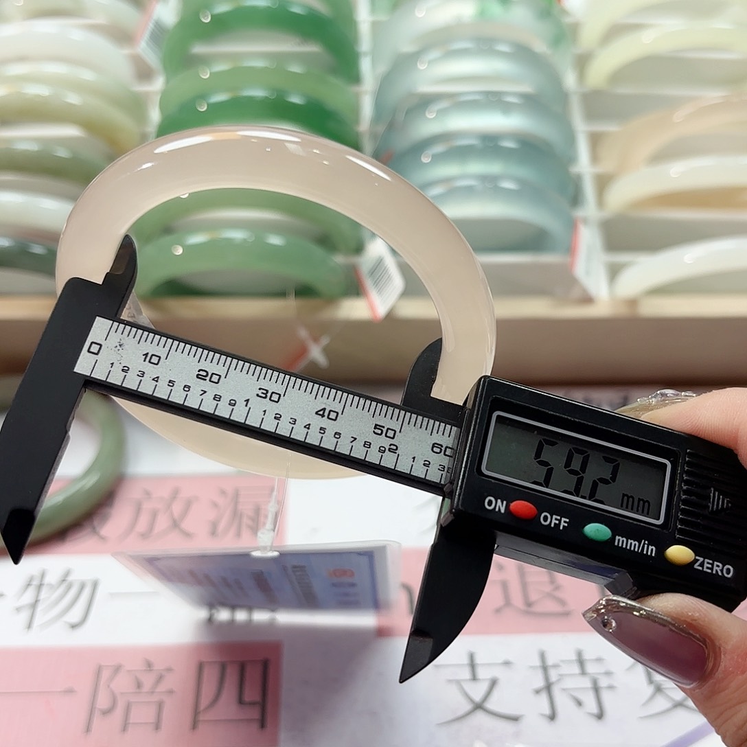 石英质玉未镶嵌手镯17