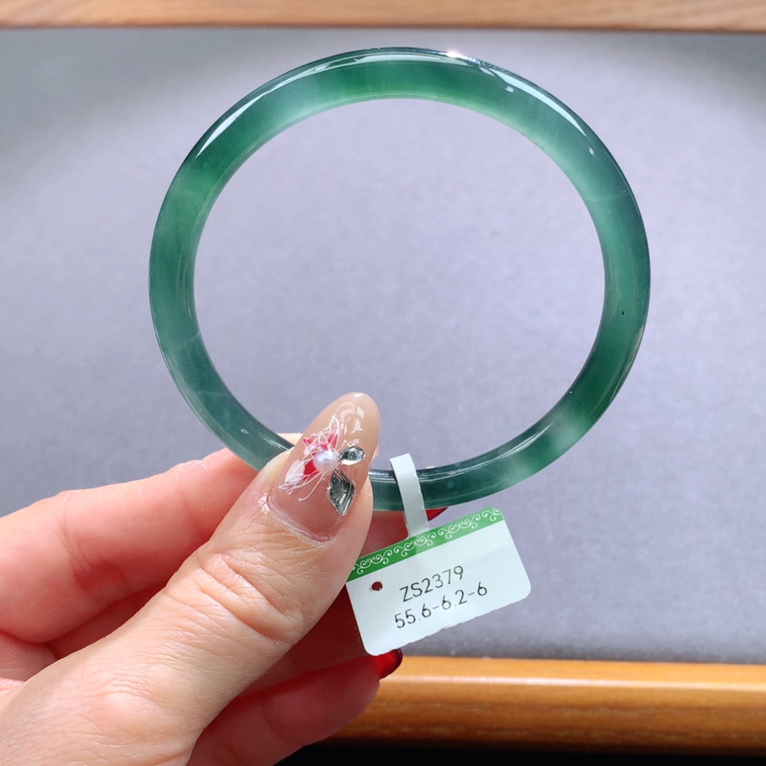 翡翠手镯未镶嵌天然翡翠手镯叮当镯