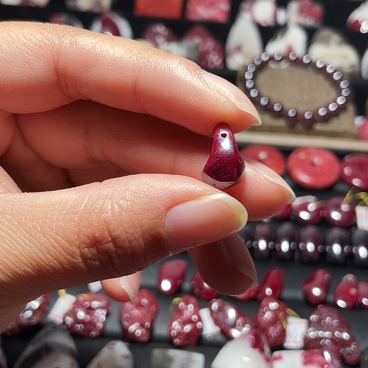 天然辰砂原矿吊坠2.4克