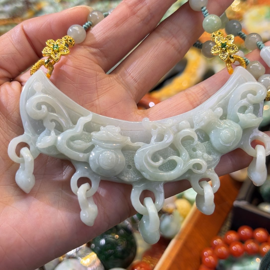 翡翠颈饰未镶嵌待编款