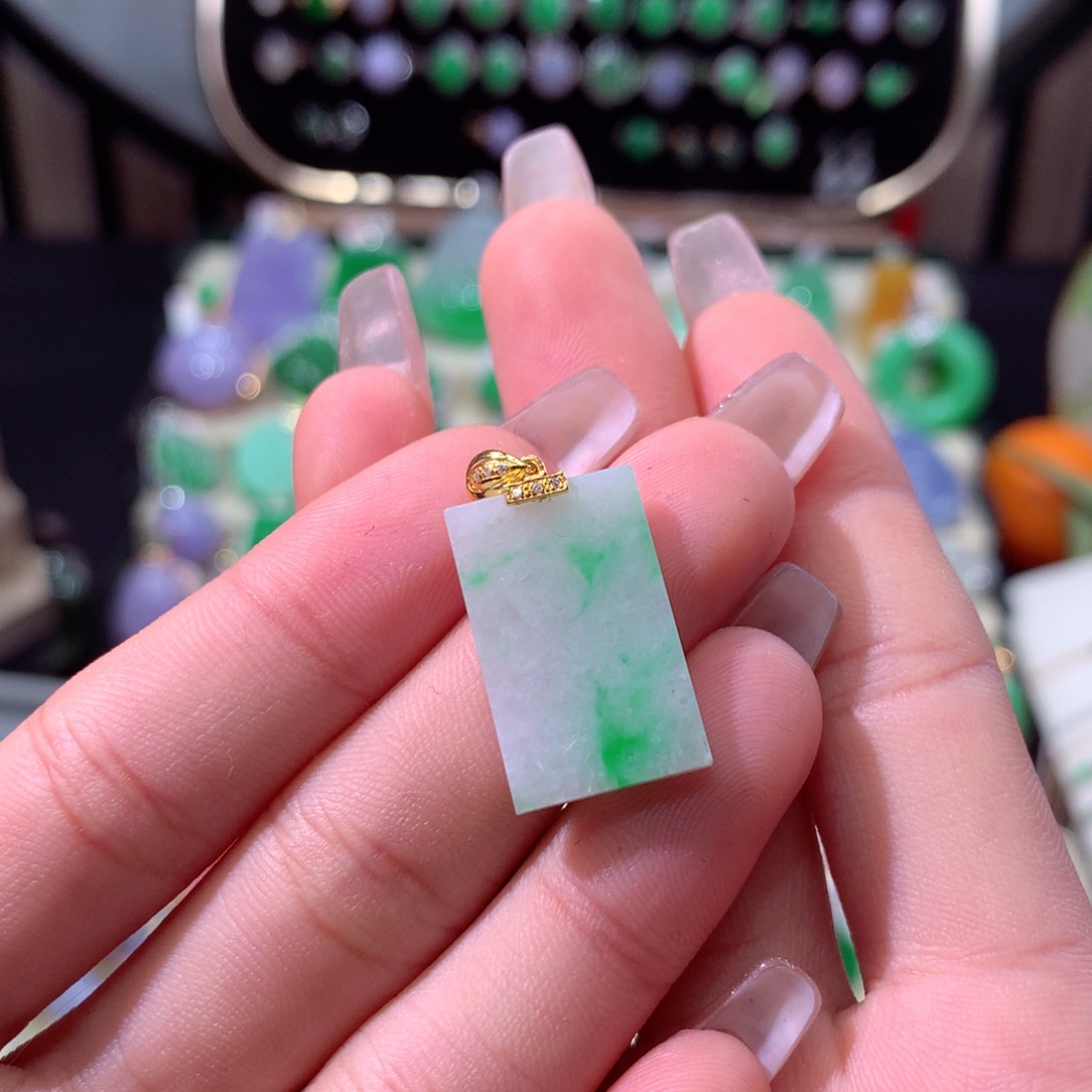 翡翠颈饰18K金镶嵌翡翠