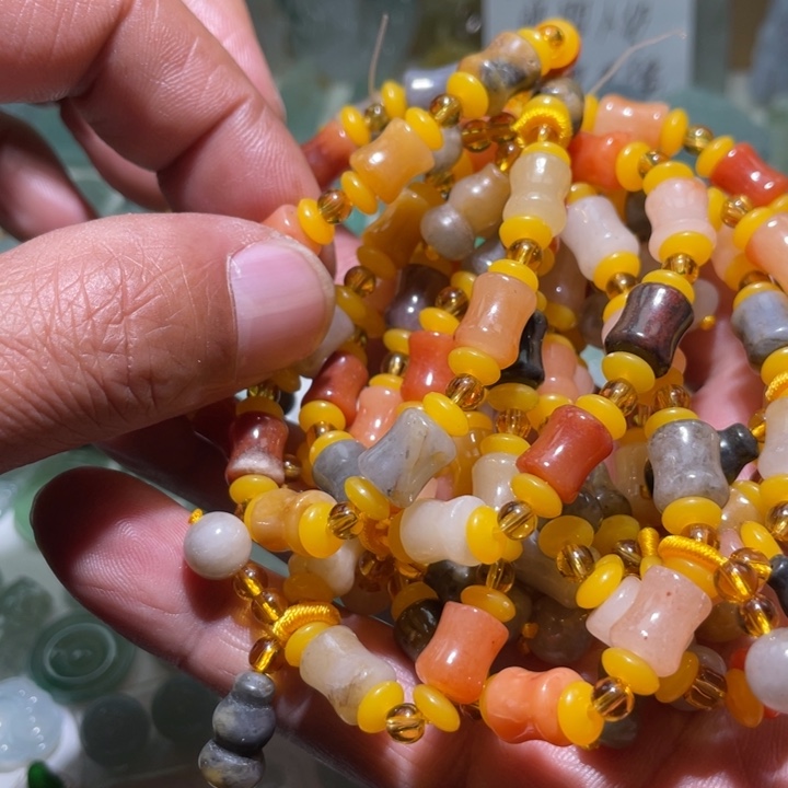 翡翠颈饰未镶嵌金丝玉