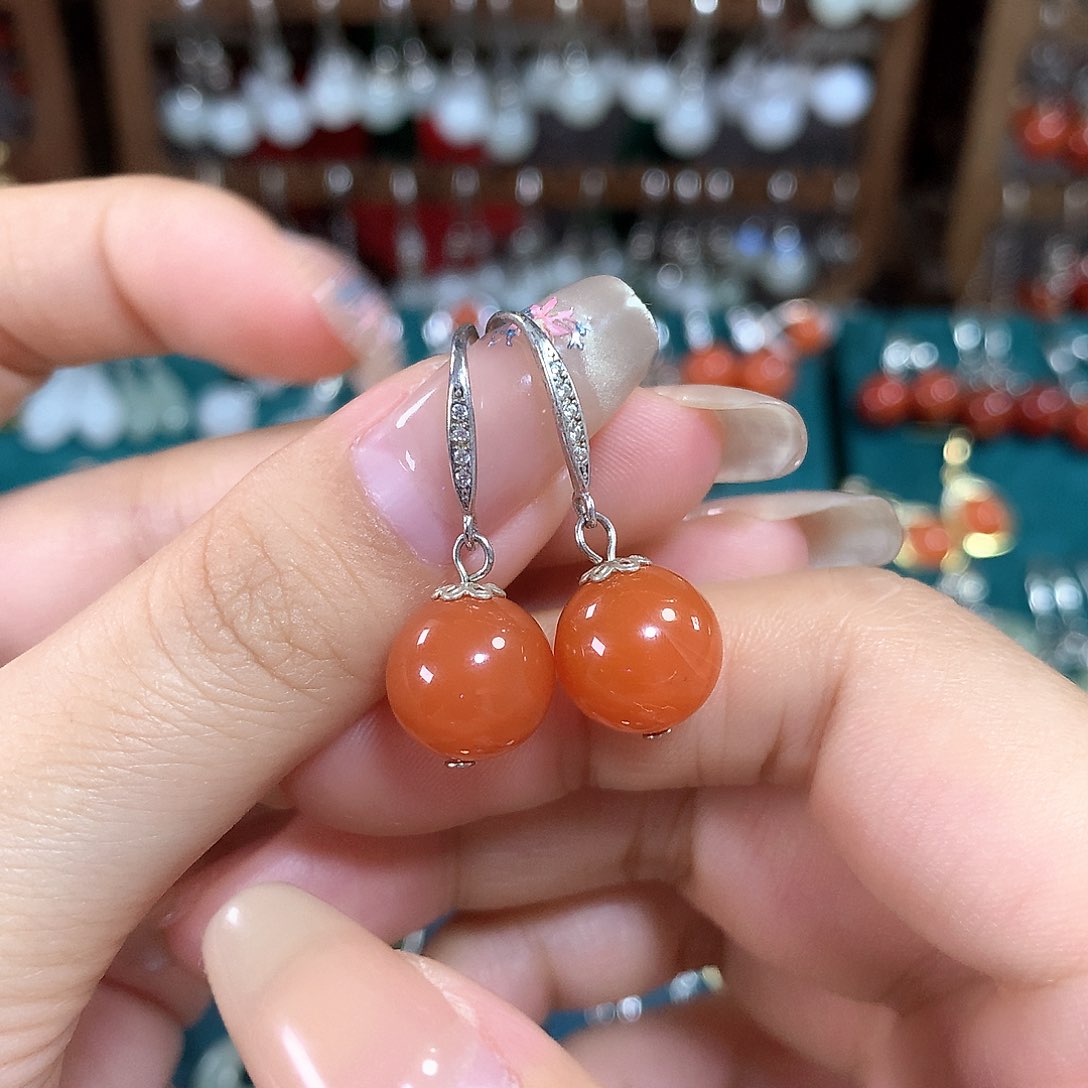 南红玛瑙耳饰银S925镶嵌卡11左右